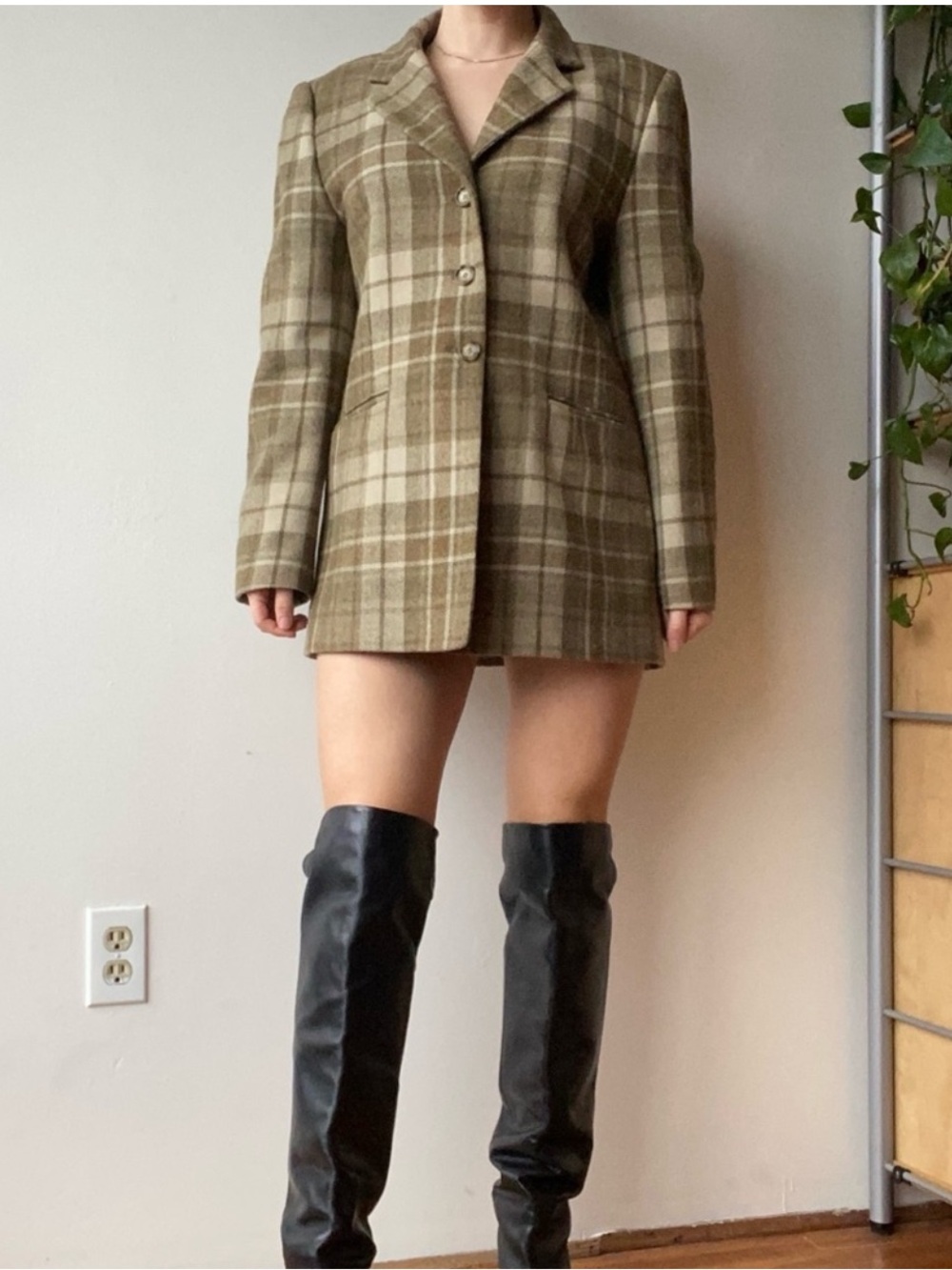 Jones New York 100% wool brown plaid blazer / coat - made in Canada